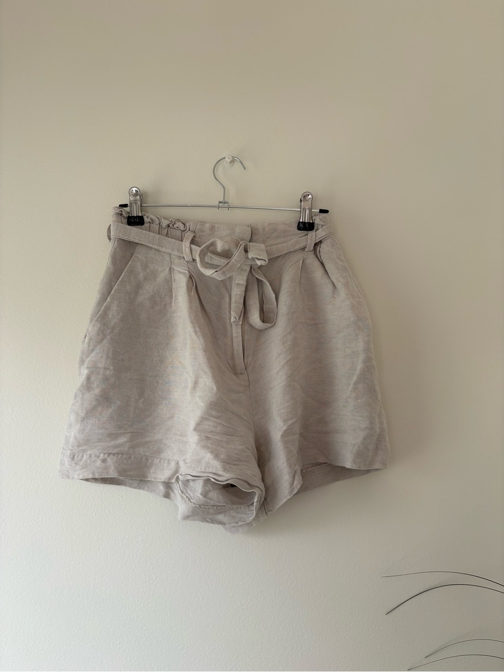 H&M High-Waist Paperbag Tie Shorts in Light Taupe